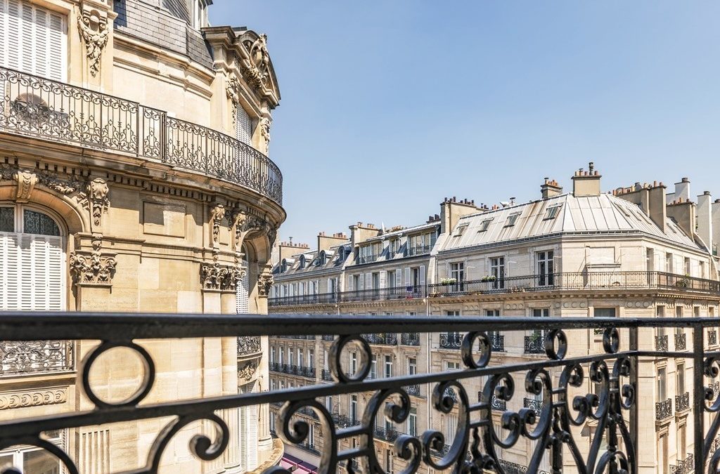 Balcons parisiens et JO 2024 : Festoyer ou Fracturer ?