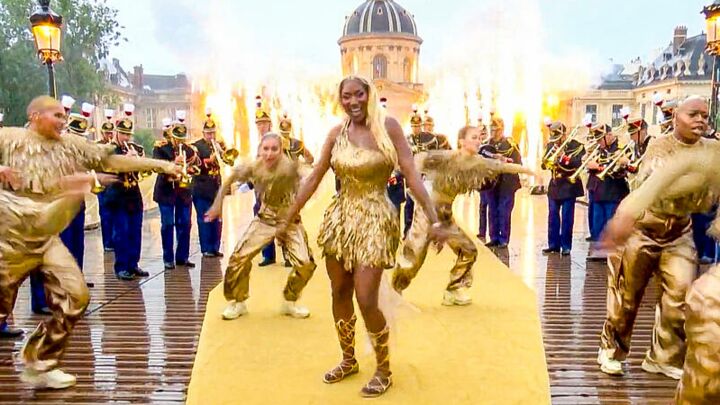 Aya Nakamura tenue d'ouverture chez dior paris