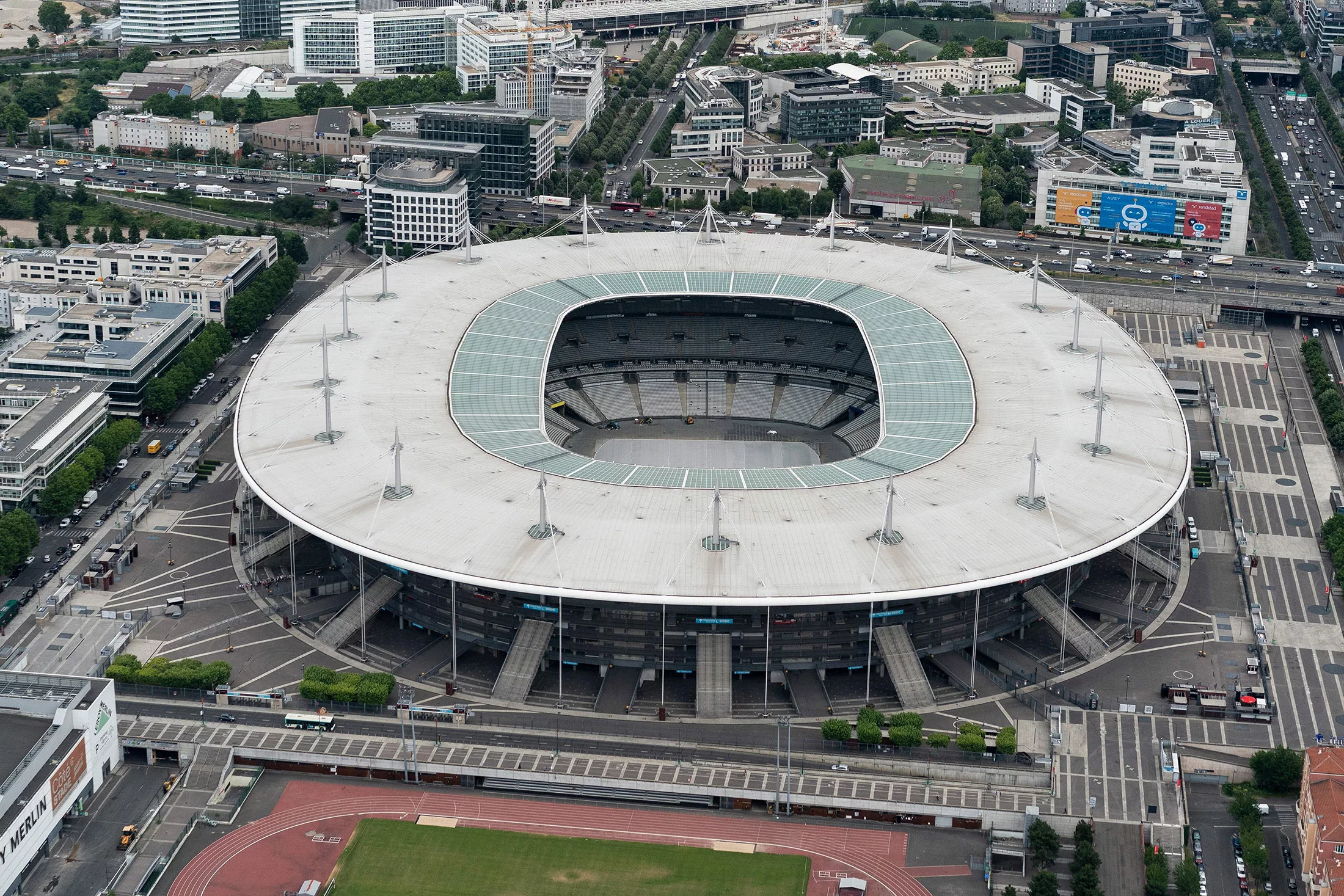 La parité dans les noms d’infrastructures sportives : une course d’escargots