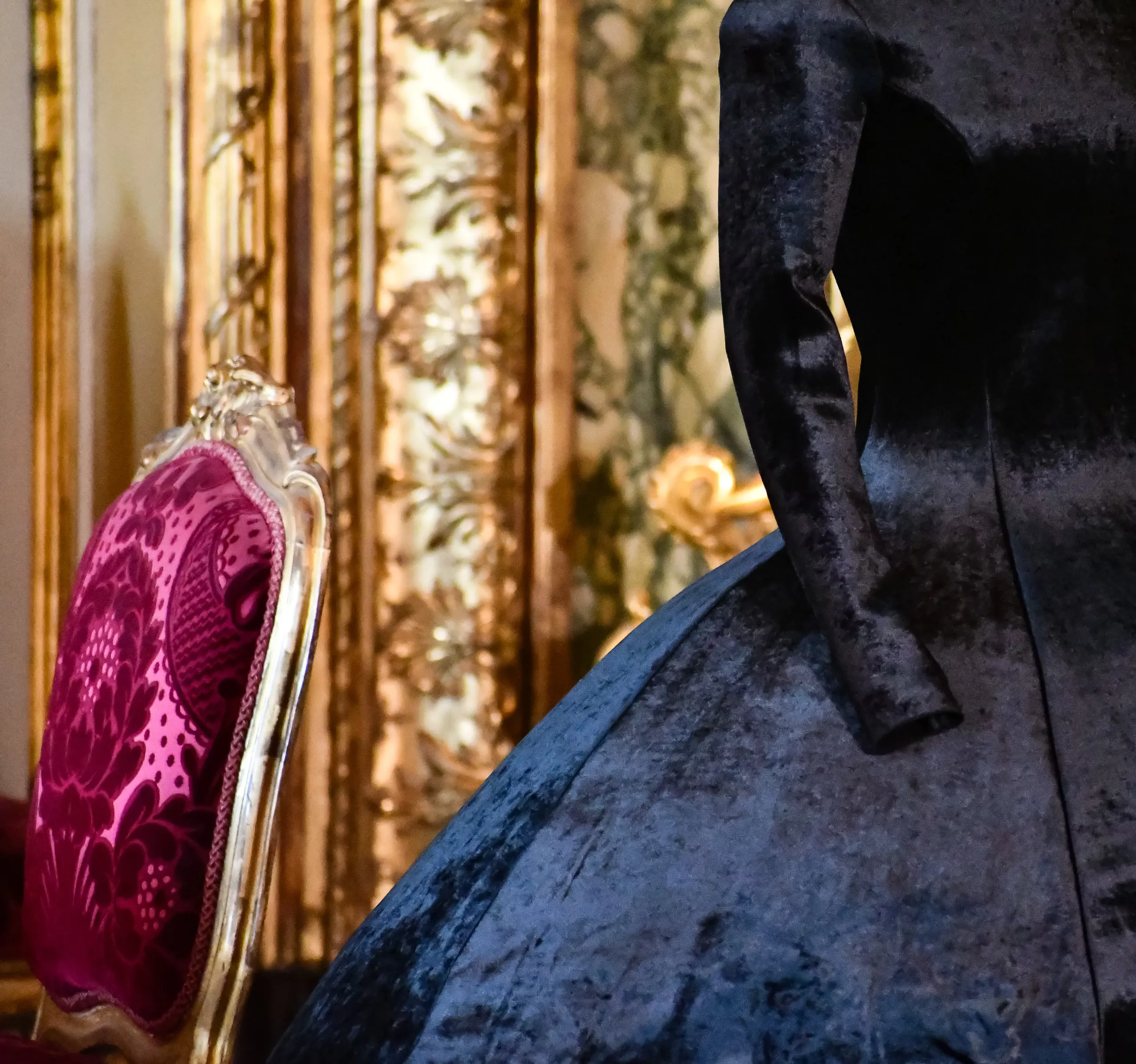 Quand le Louvre flirte avec la mode : l’expo qui rhabille l’histoire