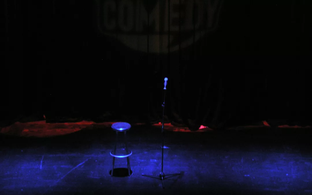 Comedy clubs parisiens : rires et débauche dans la capitale