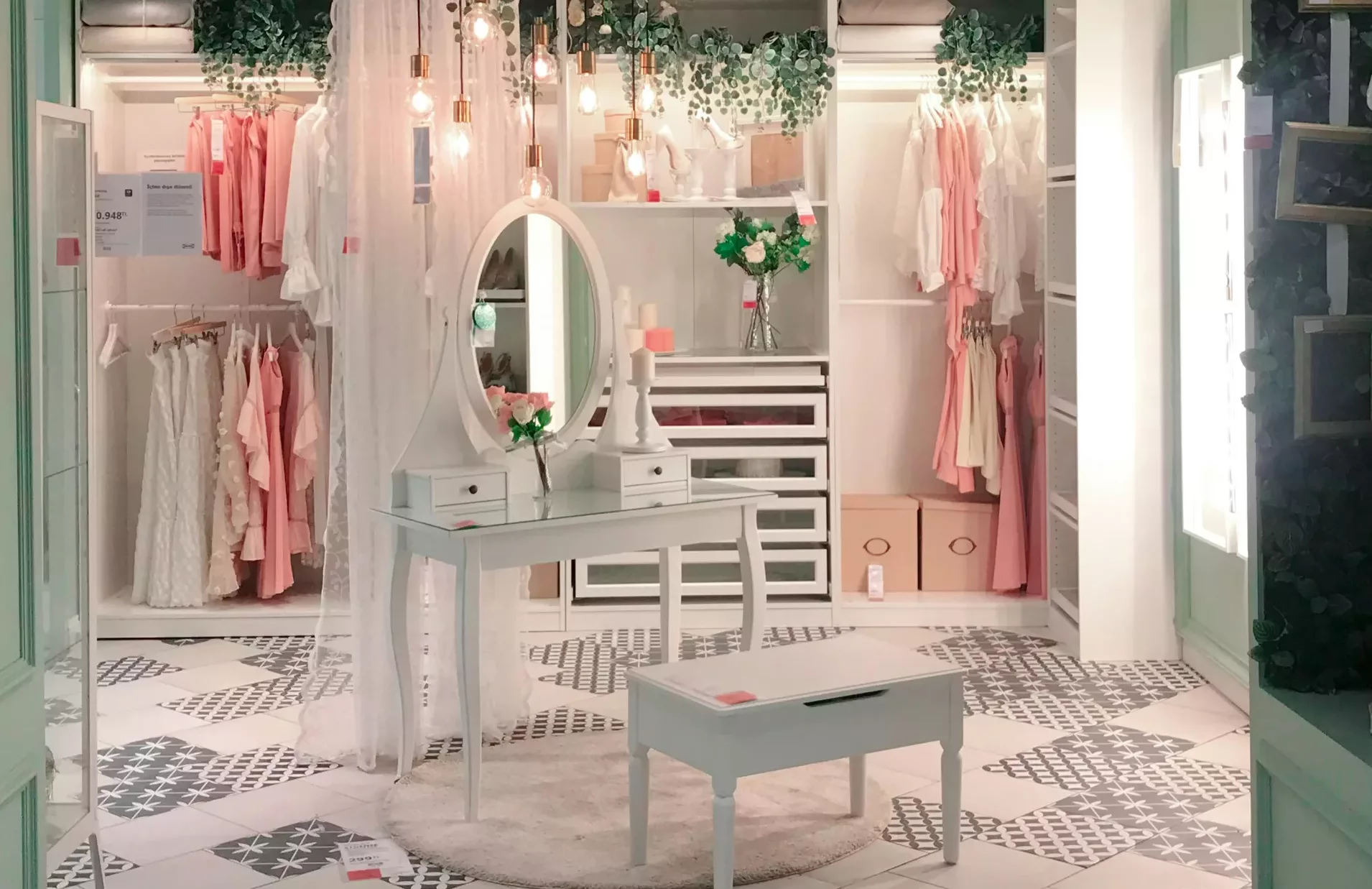 Les rues de Paris se réinventent avec des concept-stores détonnants